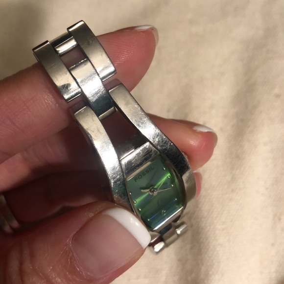 Iridescent green and blue face Fossil bracelet watch - Picture 7 of 16
